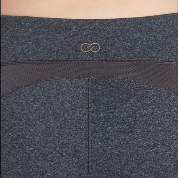 Calia Essential Crossover Capri Cropped Legging - Picture 8 of 16